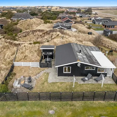 With Enclosure For Dogs, 500 Meters From The North Sea Hébergement de vacances Ringkøbing